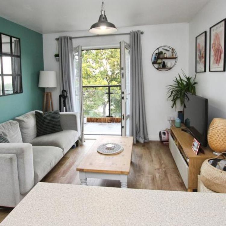 If you are looking for a modern, one bedroom flat to rent in the Lyde Green area with parking and a balcony, this could be the place for you. Please contact us for more information…. - Photo 1