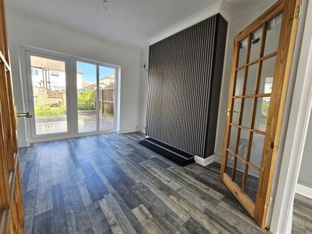 3 bedroom semi-detached house to rent - Photo 4