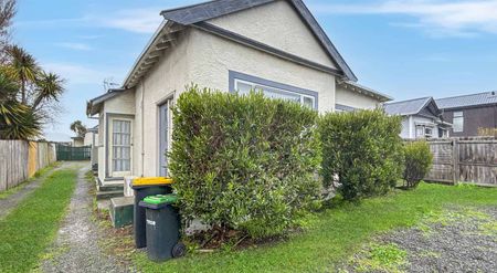 Cozy Home in Convenient Location - Photo 3