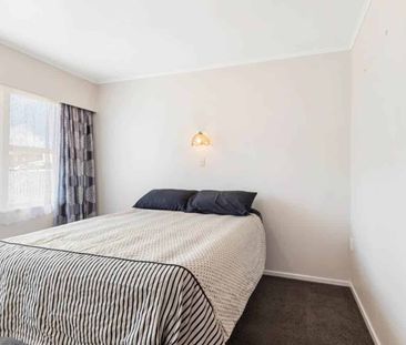 A hop, skip and a jump to the buzzing township... - Photo 4