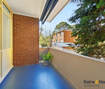 Recently Renovated, Ultra-Convenient Living in a Boutique Complex - Photo 5