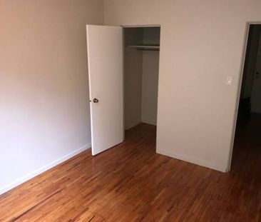 PET FRIENDLY! 1 bedroom suite in the West end - Photo 2