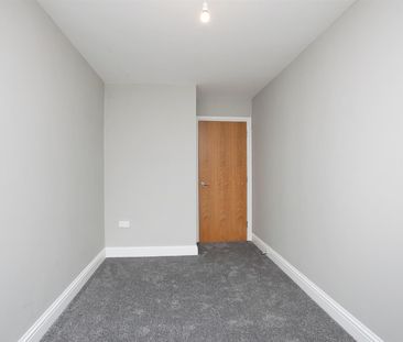 Apt 16 Grafton Court, 85 Kings Road, - Photo 4