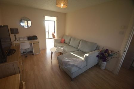 2 bedroom semi-detached house to rent - Photo 5