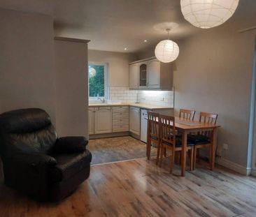 Part Furnished 2 Bedroom 3rd Floor Apartment - Photo 3