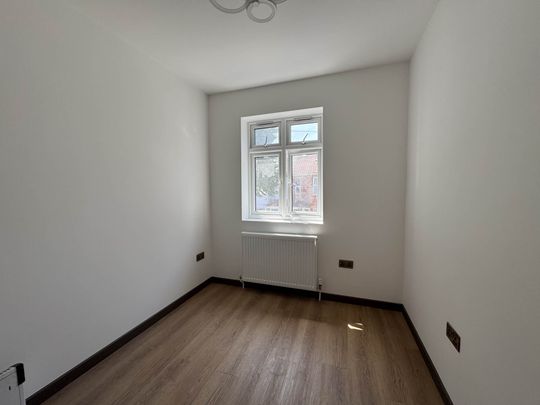 Guide Price £2,650 pcm - Available Now - Part Furnished - Photo 1
