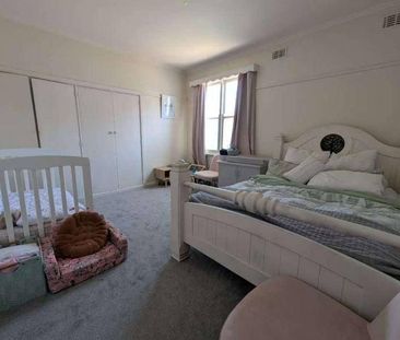 Bright 2-Bedroom Unit in Sought-After Drumcondra Close to Geelong W... - Photo 4