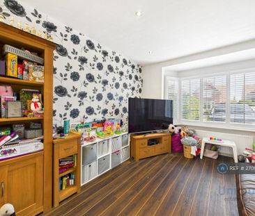 4 bedroom detached house to rent - Photo 3