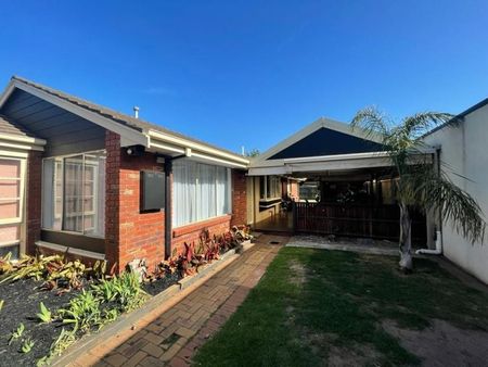Centrally Located, Perfect Home ! - Photo 5