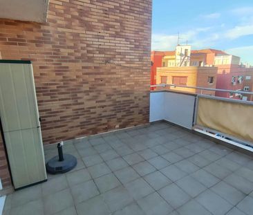 Piso de alquiler en P.º de Marcelino Camacho, Vista Alegre - Photo 4