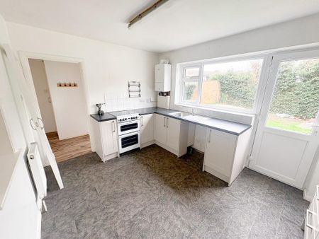 2 bedroom ground floor flat to rent - Photo 5