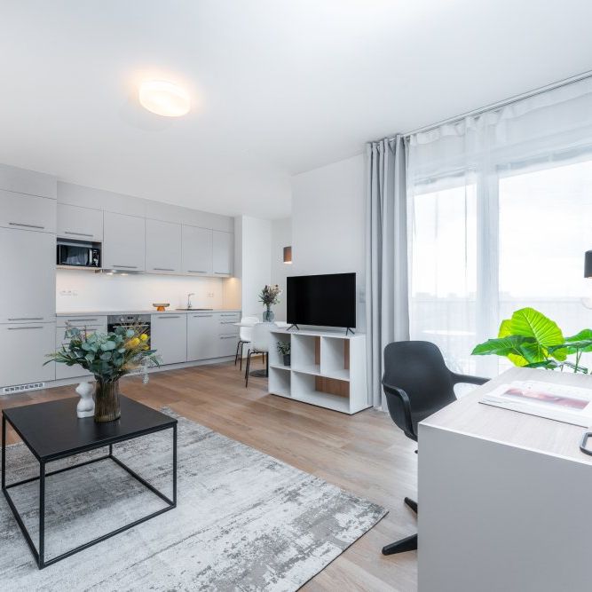 Kompletně vybavený moderní byt 2+kk s balkonem v novém areálu v Plzni Skvrňanech - Fotografie 1