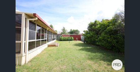 Comfortable and spacious entertainer in great location-available now - Photo 3