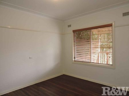 FAMILY HOME IN A PRIME LOCATION - Photo 5