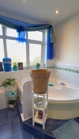 Room in a Shared House, Aldersey Gardens, IG11 - Photo 3