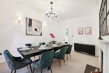 2 bedroom flat in London - Photo 4