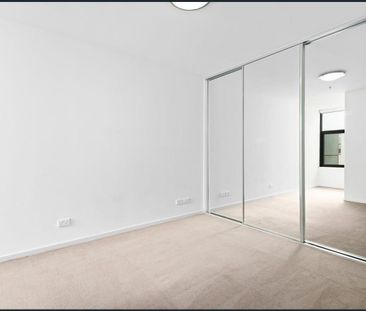 Ground floor, 2 bedroom apartment with courtyard - Photo 1