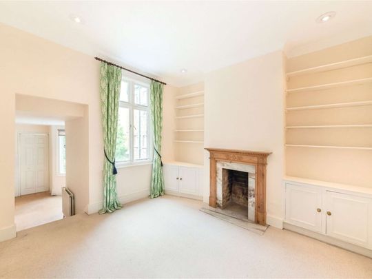 A lovely two bedroom flat located in the heart of Battersea - Photo 1