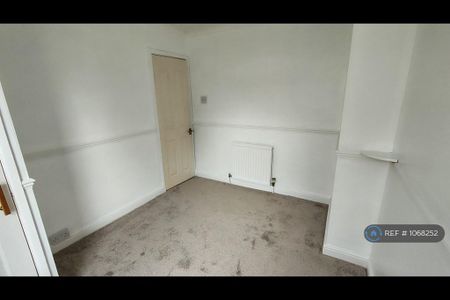 2 bedroom end of terrace house to rent - Photo 4