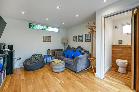 4 bedroom semi-detached house to rent - Photo 3