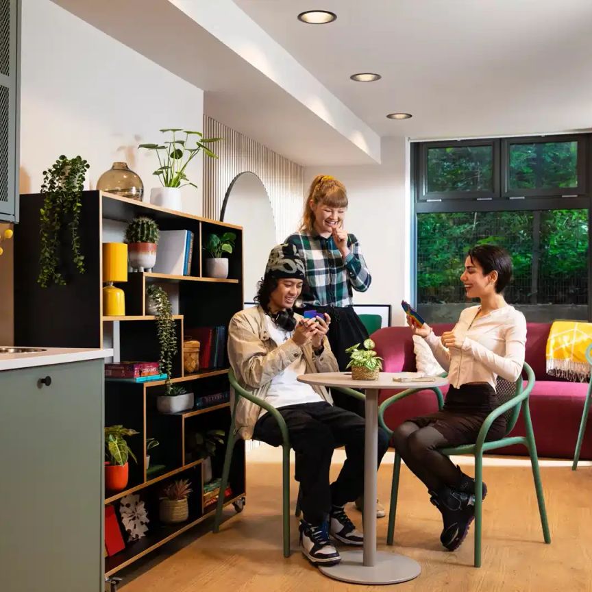 Medium Standard Double Ensuite - Photo 1