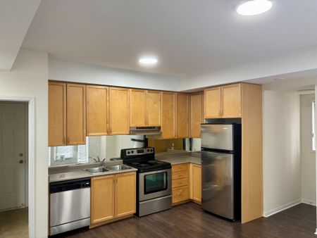 For Lease - 5035 Oscar Peterson Boulevard Unit# 44, Mississauga, Ontario - Photo 3