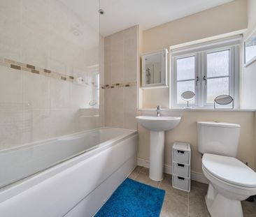 4 bedroom detached house to rent - Photo 4