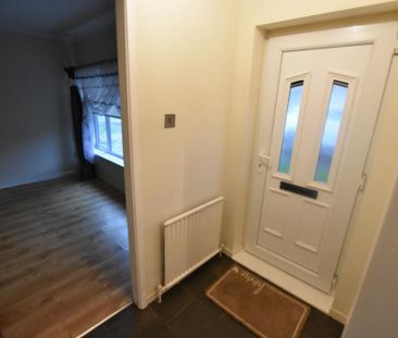 3 bedroom detached bungalow to rent - Photo 2