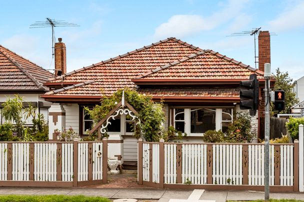 Stylish 2-Bedroom Home with Renovated Interiors on Williamstown Road - Photo 1