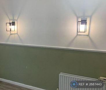 3 bedroom flat to rent - Photo 2