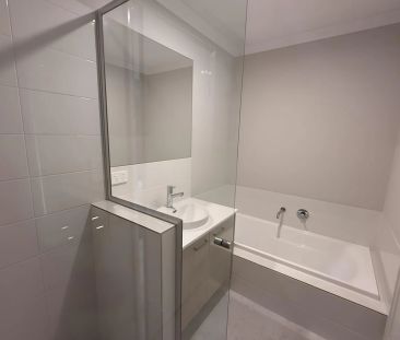 Stylish, Easy-Care Unit Close to the Beach - 2 Bedrooms, 1 Bathroom - Photo 5