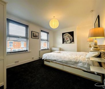 4 bedroom terraced house to rent - Photo 3