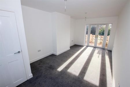 3 bedroom semi-detached house to rent - Photo 2