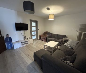 One-Bedroom House share - Photo 2
