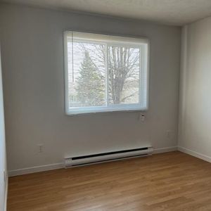 Granby 3 1/2 libre immédiatement Pas animaux Non Fumeur 55 ans Plus - Photo 2