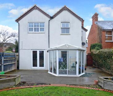 1 bedroom in a house share to rent - Photo 2