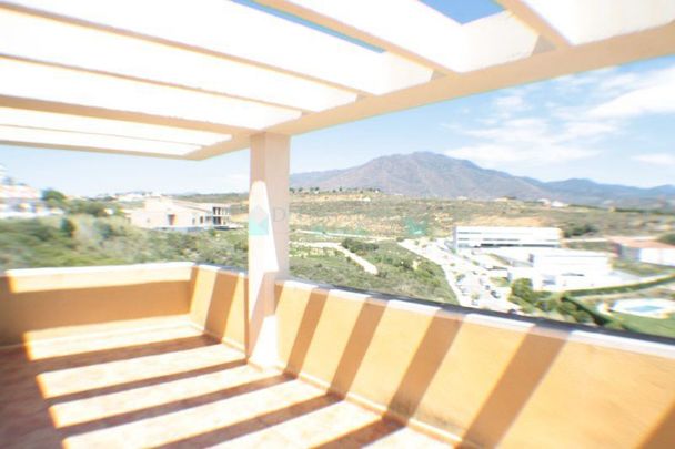 Penthouse for rent in Estepona - Photo 1
