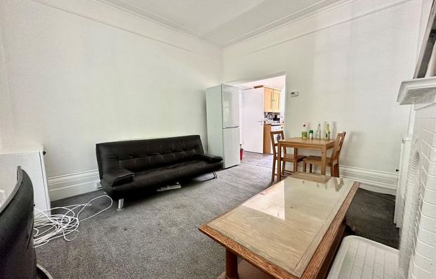 2 bedroom flat to rent - Photo 1
