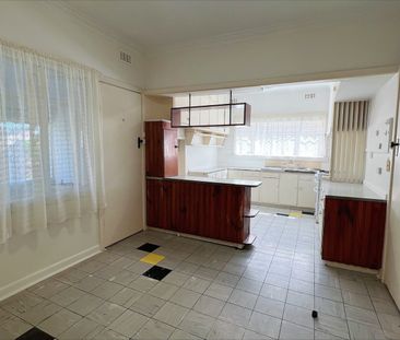 14 Edward St , MITCHAM - Photo 3