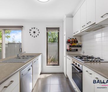 Fully Furnished Home in Quiet Court Location - Photo 4