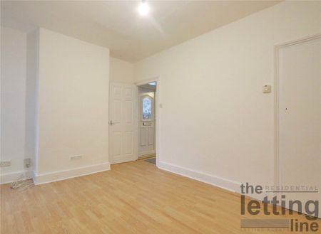 Wellington Avenue, London, N9 0RP - Photo 3