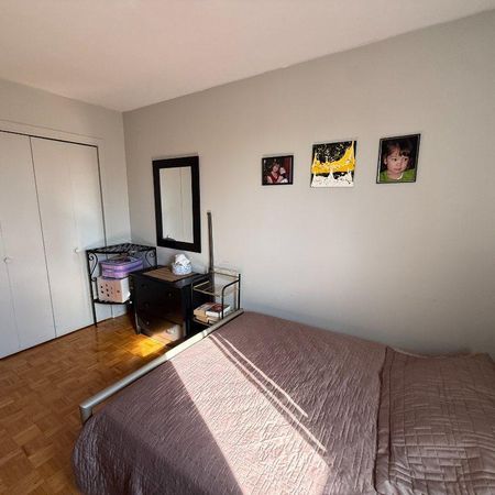 41/2 a Laval dispo 1 Juillet 2026 stationnement, Thermopompe - Photo 3