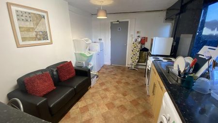 2 bedroom flat to rent - Photo 4