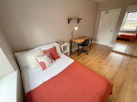 5 bedroom flat to rent - Photo 2