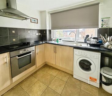 2 bedroom flat to rent - Photo 4