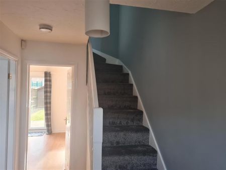 2 bedroom end of terrace house to rent - Photo 3