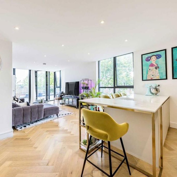 3 bedroom flat to rent - Photo 1