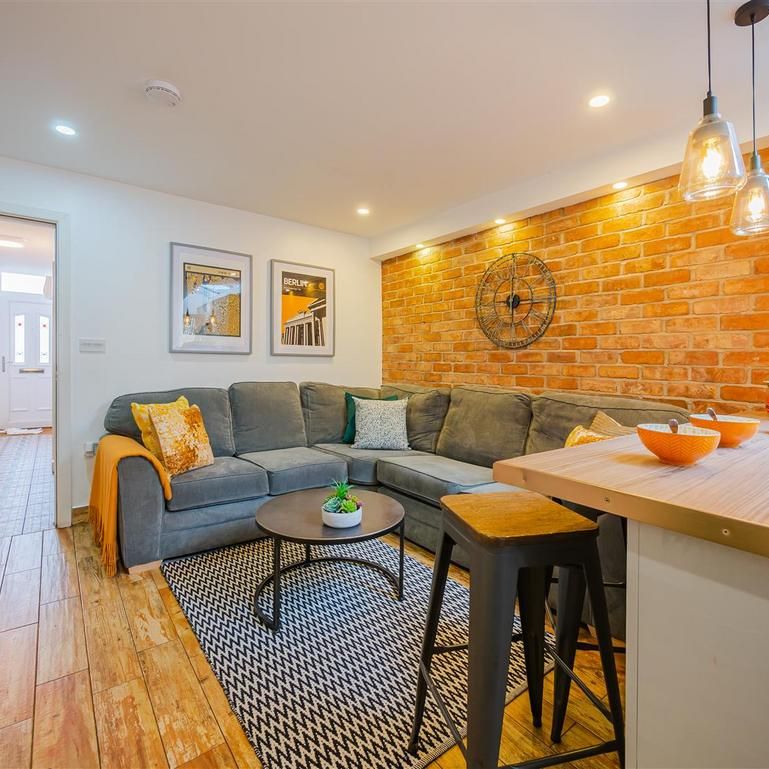 6 bedroom house share to rent - Photo 1