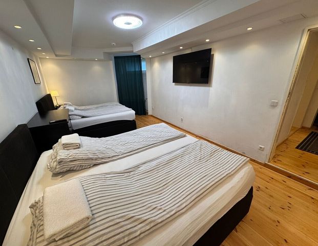 Schöneberg: Kurfürstenstraße: 3-Zi m² Souterrain-Einheit, ca 85 m² ab SOFORT zu VERMIETEN - Photo 1