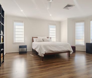 Energy-Efficient Family Home with 5 bed 2.5 bath 1 study - Flexible Living and Exceptional Convenience - Photo 5
